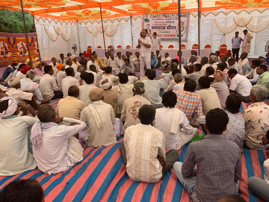 IamMadanMeghwal's tweet photo. धारियावद में कांग्रेस जीत रही है...
आज धारियावद में उपचुनाव के दौरान कांग्रेस प्रत्याशी नगराज मीणा के समर्थन में आयोजित जनसभा के सम्बोधन के दौरान ।
#Congress 
@INCIndia @INCRajasthan @RahulGandhi @ashokgehlot51 @ajaymaken @priyankagandhi @GovindDotasra @CongressBikaner https://t.co/JwjFJ5Yta1