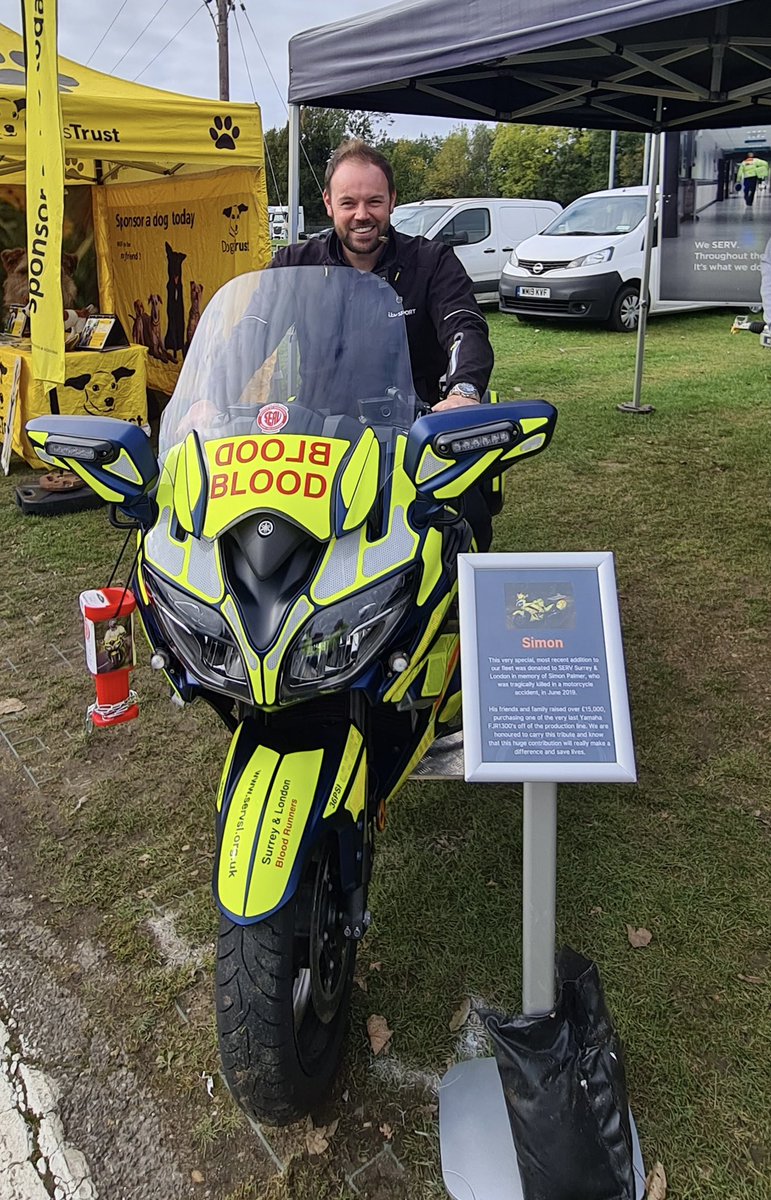 serv_sl's tweet photo. Great to catch up with @ITV4’s  @PaulONeill29 today at @Brands_Hatch …Wonder if we can tempt him to make urgent blood deliveries with fleet bike Simon? 🏍🏁#speedy #btcc #racer #volunteers https://t.co/Z49BmaHNzo