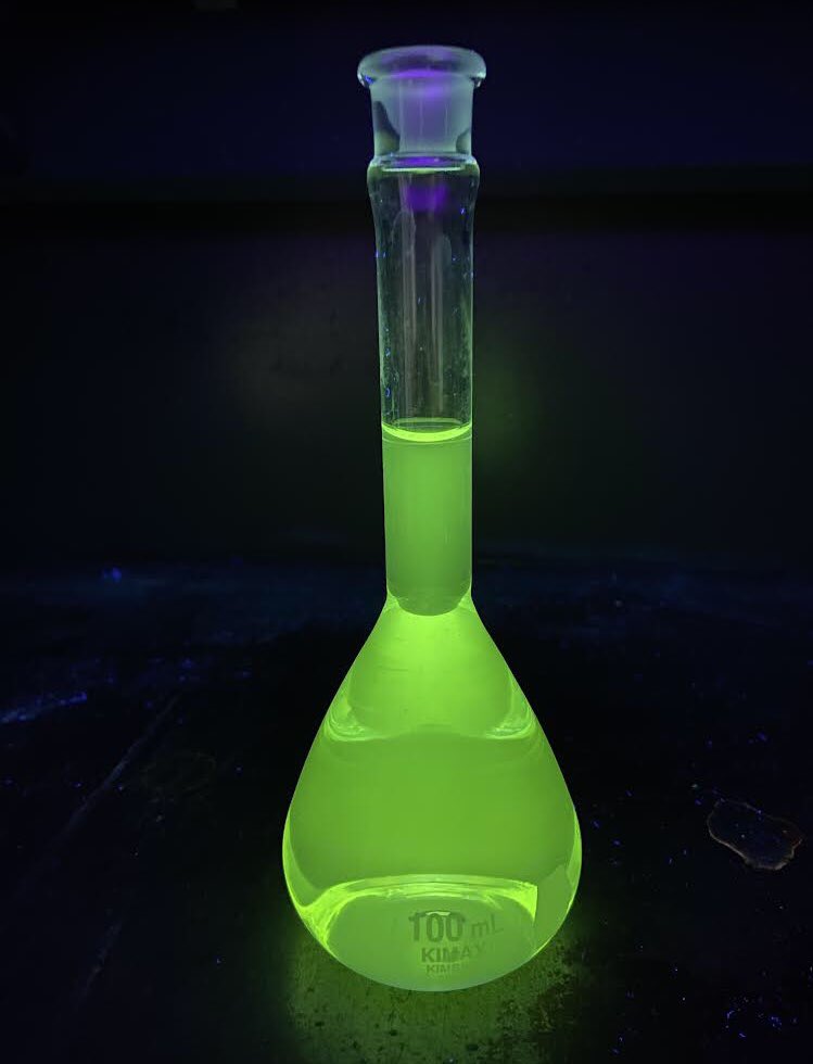 DrummerBoy2112's tweet photo. Happy #MoleDay! A mole is a Chemistry unit for the amount of a substance: a mole contains 6.022 x 10^23 (Avogadro’s Number) of atoms or molecules. Here is one millionth of a mole of fluorescein molecules in water fluorescing under UV light. #fluorescence #scicomm #RealTimeChem https://t.co/IMId0sFUU6