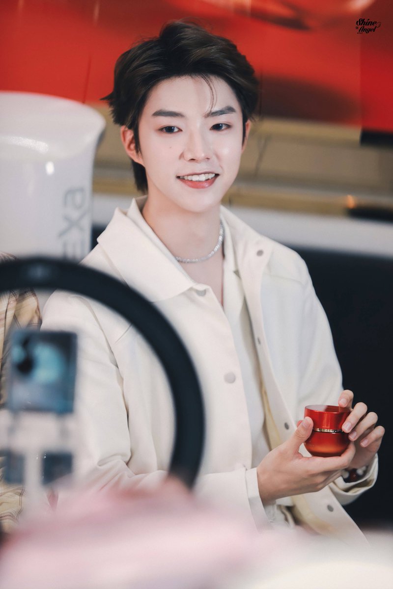 dinghaofiles's tweet photo. 211023 © 陆定昊首站-ShineAngel

#ludinghao #陆定昊 https://t.co/7wHwDu5Yot