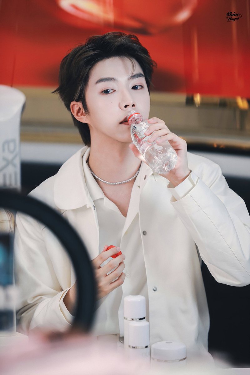 dinghaofiles's tweet photo. 211023 © 陆定昊首站-ShineAngel

#ludinghao #陆定昊 https://t.co/7wHwDu5Yot