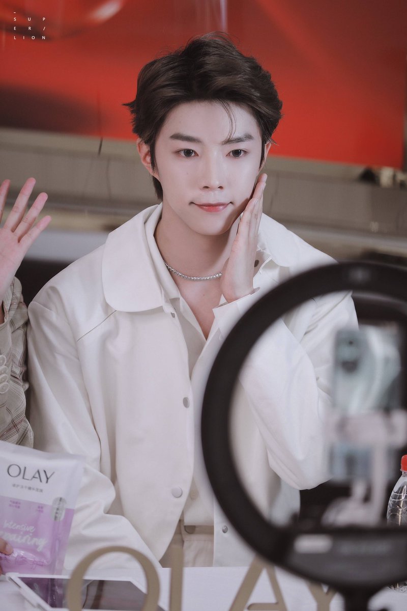 dinghaofiles's tweet photo. 211023 © SuperLion0727丨陆定昊

#ludinghao #陆定昊 https://t.co/JVWTqOkvcR