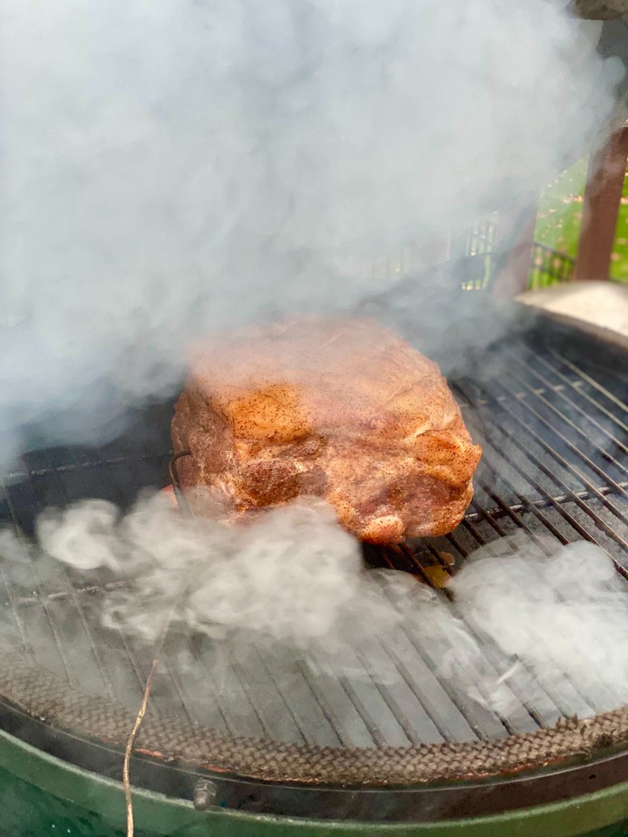 Cmac_Cooks's tweet image. Rollin’ smoke this morning! What are you cooking? #biggreenegg #teamfogo #thefirstingredient