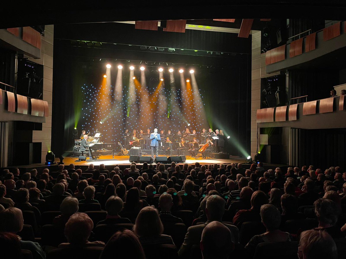 russellthevoice's tweet photo. Last nights concert @theatresevern Shrewsbury was dedicated to my dear friend, conductor and vocal coach William Heyward. One of the finest human beings I’ve ever know. He lived in Shrewsbury and that’s where he originally coached me. 
How I miss my old friend Bill ❤️ https://t.co/3XqTssIVoF