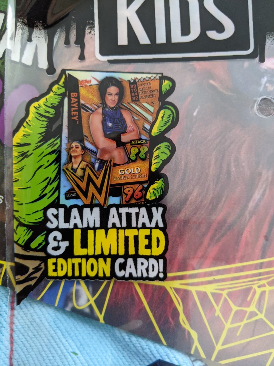 Exmouthbull's tweet image. @WWEKidsMagUK was the Ltd card meant to be loose or in the pack of cards? #MissingCard #NoLtdCard