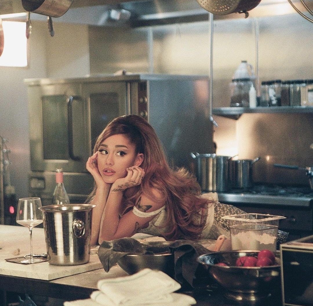 safeforariana's tweet photo. 1 years ago ariana grande just: https://t.co/Xa3zPpr9db