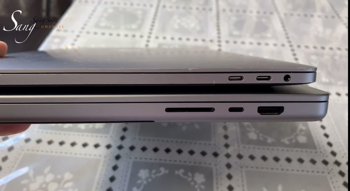 theapplebizz's tweet image. Just in case this video gets taken down later… the new M1Pro/Max #MacbookPro 16” vs the old MacBook Pro 15”