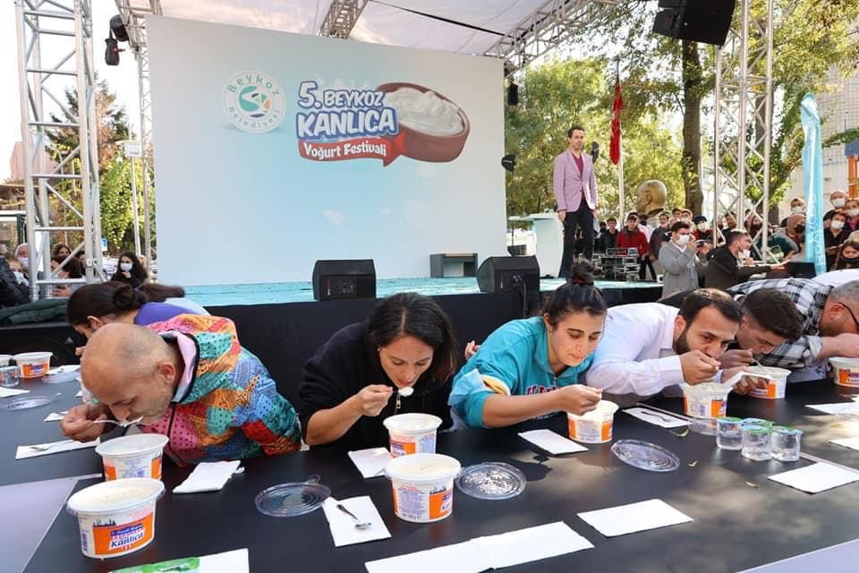 Beykoz ile özdeşleşmiş lezzetlerin başında gelen Tarihi Kanlıca Yoğurdu’nun tanıtılması ve gelecek kuşaklara aktarılması için düzenlene festivalde hemşerilerimizle bir araya geldik.

Bu güzel organizasyon için Belediye Başkanımız <a href="/murataydintr/">Murat Aydın 🇹🇷</a> ve ekibine teşekkür ediyorum.