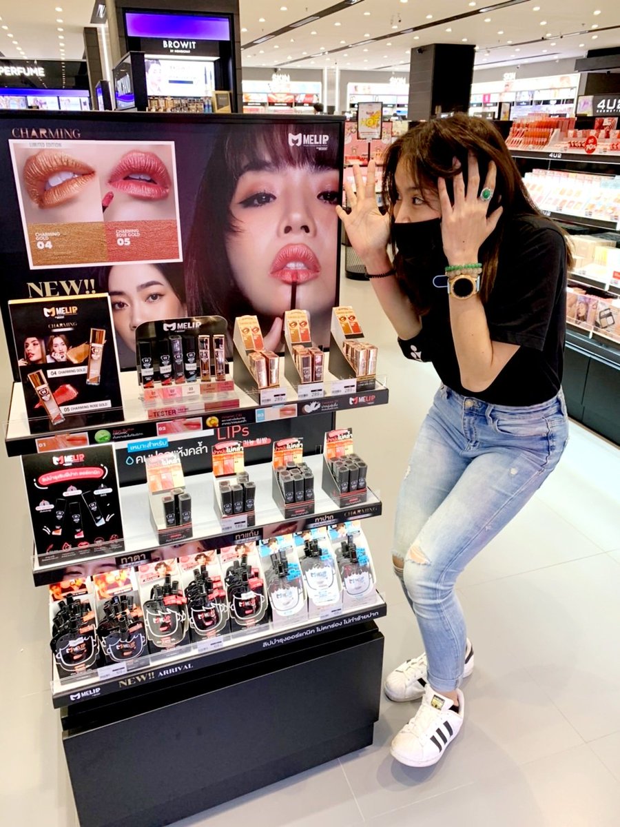 OMG!! โปรยปรายตกใจตัวเอง 🤣🤣

มาเจอหน้าและปากของเรากับแบรนด์ #MELIPs ที่ #BEAUTRIUM มาช๊อบกันได้เน้อ...นี่ก็ได้มีลิปส์ 01 มา 1 แท่งเบาๆ

#Crystalszaa #Lifestyle #Passionforlife #timetoshoping
ปล.ร้านย้ายลงมาอยู่ชั้น G โซนโรบินสัน