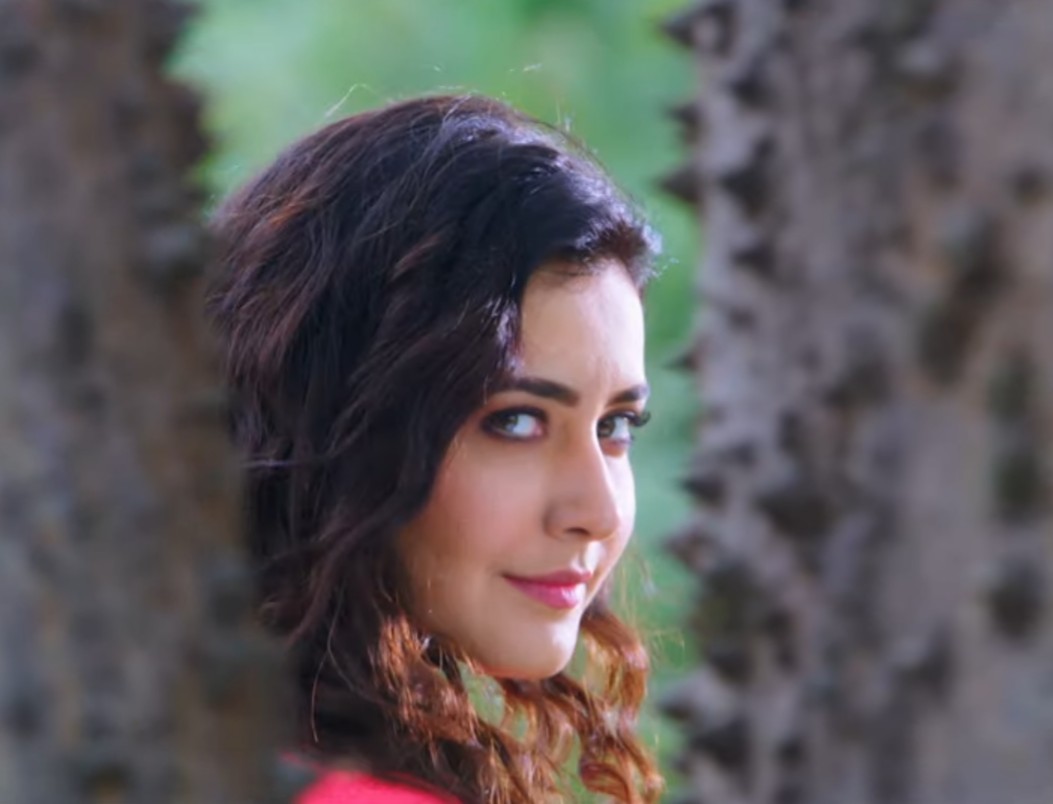 iamsathish_kk's tweet photo. Un Paarvayala Ponen Koosiye!😍❤️❤️❤️ #RaashiKhanna #Aranmanai3 #Rasavaachiye @RaashiiKhanna_ @TeamRaashii https://t.co/b9g1Uoz2Pd