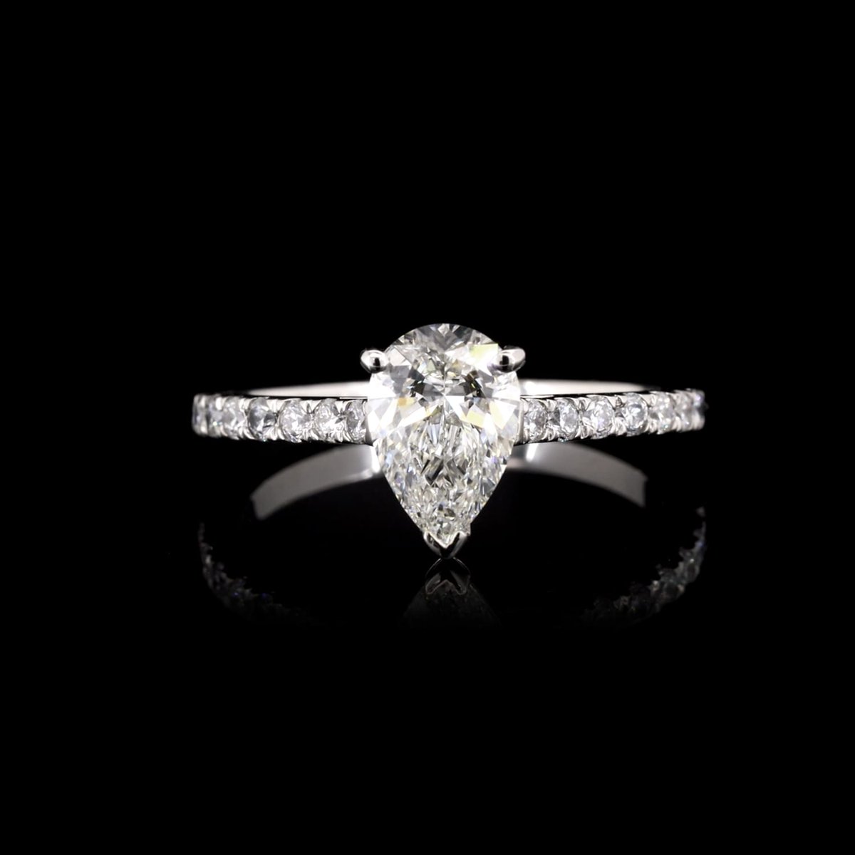 Should I be happy or sad when people recognize your hands before your face 🤔
.
.
Email:excellentcorporation4@gmail.com
Call:+91 9081778198
#ExcellentCorporation
#CvdDiamonds
#hphtdiamond
#labgrowndiamonds
#diamond
#rings💍
#diamondrings