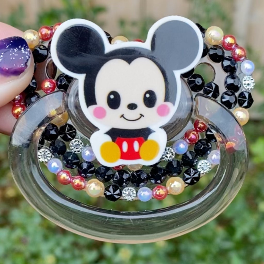 DaizeeOopsie's tweet photo. In the world of magic, one name stands out above all others... get this baby mouse paci before it's gone!

#pacishop #adultpaci #adultpacifier #decopaci #decopacifier #adultpacifiershop #adultpacishop #cutepacifier #littlespace https://t.co/0Bwh3lMiPc