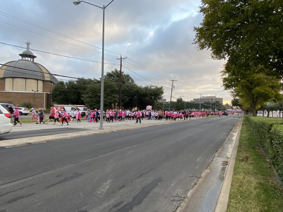 KyleeHawks's tweet photo. It’s a great morning to support breast cancer survivors and raise awareness at the Susan G. Komen More Than Pink Dallas. @DallasPD @DPDChiefGarcia @TacticalDPD https://t.co/Cfw0cCDtiI