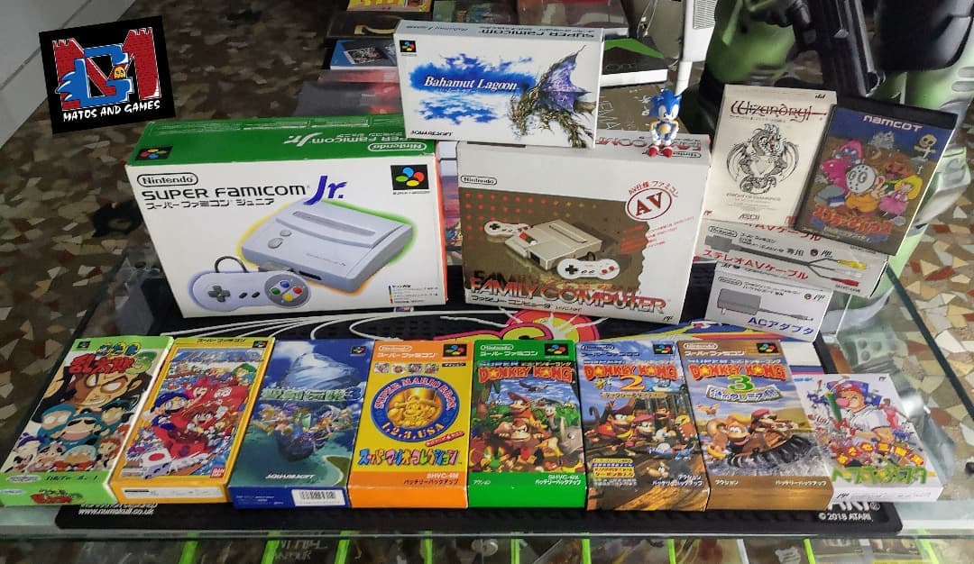 MatosandGames's tweet photo. De l'import avec cette Famicom AV et une Super Famicom JR, plus les jeux qui vont bien 😁😁
#retrogaming #nintendo #famicomav #superfamicomjr #bahamutlagoon #supermariobros #superdonkeykong #wizardry #splatterhouse #matosandgames https://t.co/iJITExZtnu