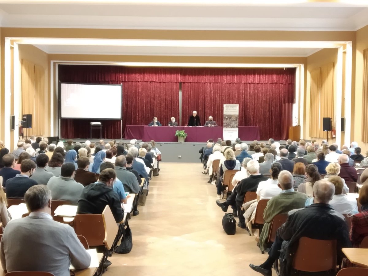 BisbatTerrassa's tweet photo. La diócesis de Terrassa ha iniciado su camino sinodal. Mons. Cristau ha entregado el documento de trabajo a 250 personas representantes de la vida diocesana. https://t.co/SYloCYU32o