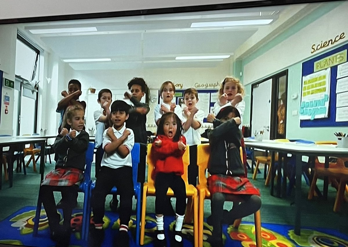 BMooreAcademy's tweet photo. This week our primary students interviewed @_DeclanRice for @BBCSport !
Who else managed to catch it on BBCβs Football Focus? #FutureReporters #WestHam @DRETsport https://t.co/YRW67POGKo