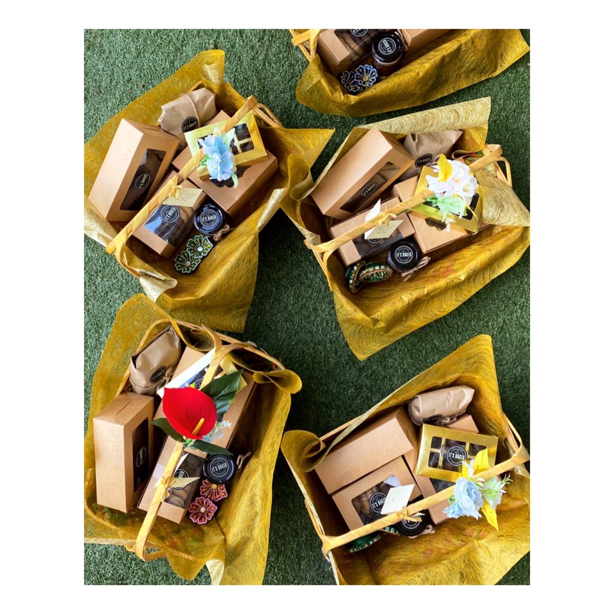 ItsbakedP's tweet photo. Festive season is round the corner &amp; what better way to express your love than gifting ur loved ones with an indulgent IT’S BAKED consciously baked hamper! 
With an extensive diversity to suit every budget,we offer u baked goods to satisfy the most discerning tastes!
Order now! https://t.co/0zcWORvA7w