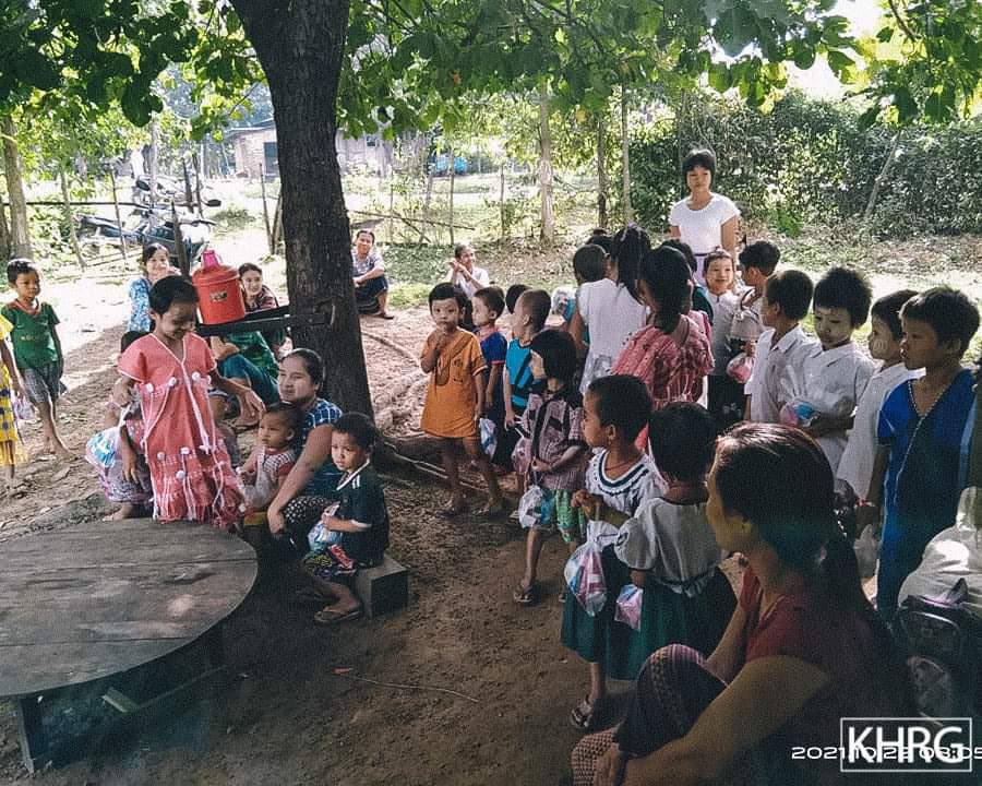 KoPyae86's tweet photo. Clashes between the KNLA &amp; junta has been raging in villages in Kawkareik , @knuhq-Dooplaya,Karen, humanitarian assistance such as food &amp; medical assistance,shelter &amp; clothing is urgently needed. #WhatsHappeningInMyanmar #Oct23Coup  #ASEAN_EngageWithNUG https://t.co/3epw8M0kqr