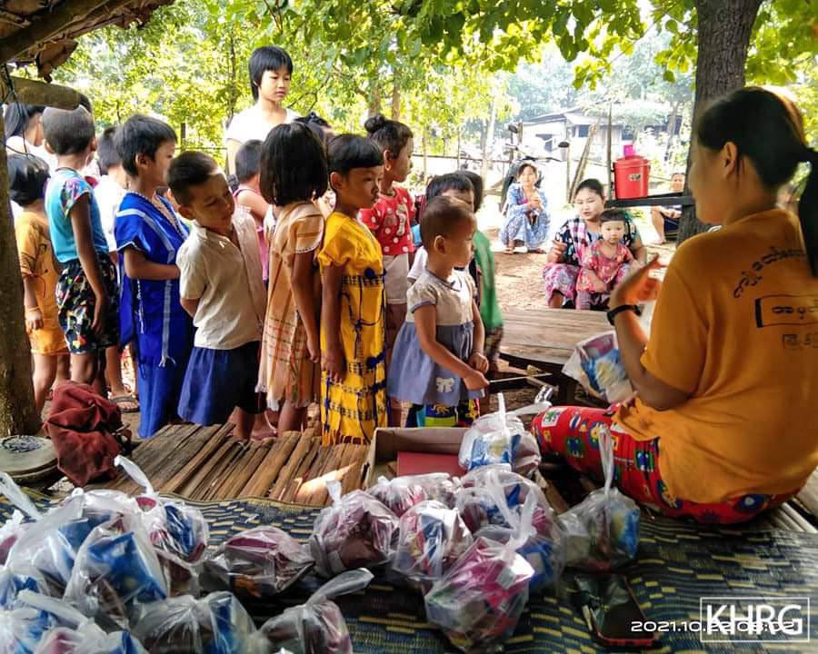 KoPyae86's tweet photo. Clashes between the KNLA &amp; junta has been raging in villages in Kawkareik , @knuhq-Dooplaya,Karen, humanitarian assistance such as food &amp; medical assistance,shelter &amp; clothing is urgently needed. #WhatsHappeningInMyanmar #Oct23Coup  #ASEAN_EngageWithNUG https://t.co/3epw8M0kqr