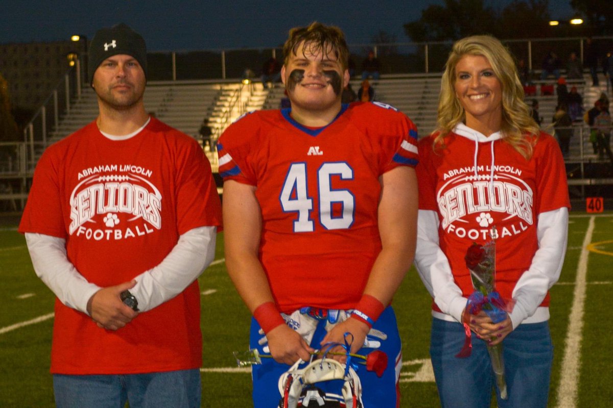 JamieBradley80's tweet photo. Senior night for football! What a fun ride it has been! 💙❤️ Go Lynx! @Q_Bradley3 https://t.co/MALDLD7jeb