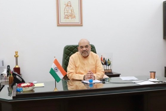 keveeyes's tweet photo. Do you want to sit & cry or do you want to move ahead with a +ve mindset?
Terrorism & development won't go hand in hand; development needs peace. Govt can only try to end terrorism, youth can bring peace.
@AmitShah in #Kashmir
#AmitShah #terrorism #peaceinvalley #youth https://t.co/qwsHXPc7Jd