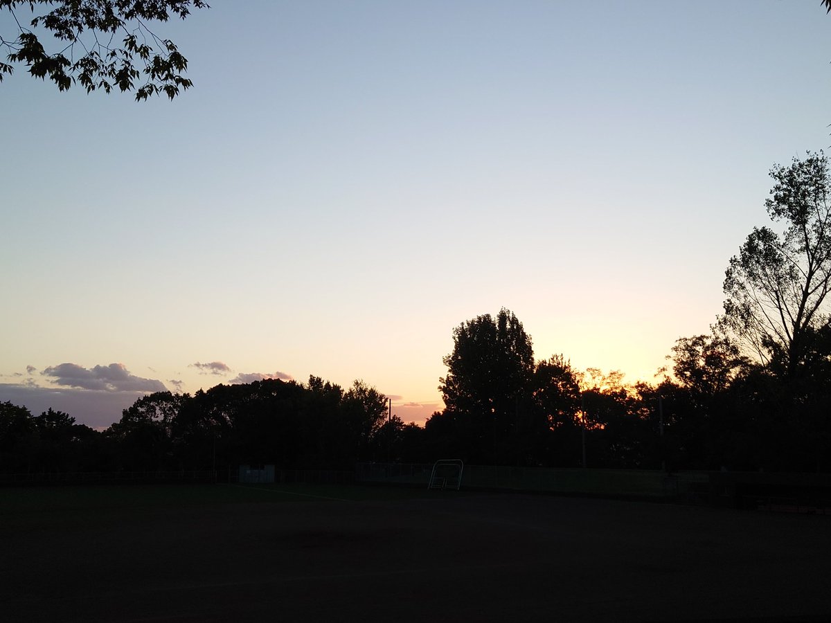 PA_girlsyakyu's tweet photo. 黄檗球場での午後練習⚾
夕方になると一気に冷え込む今日この頃。体調管理が難しいですが基本的な事に気をつけて過ごしたいと思います。
何事も｢基本｣は大事ですね😌

明日は #ラッキーリーグ 最終戦vs神戸弘陵Bさんとの対戦です💪
最後まで精一杯頑張ります！
応援よろしくお願いします🙇 https://t.co/PrCGbBtf78