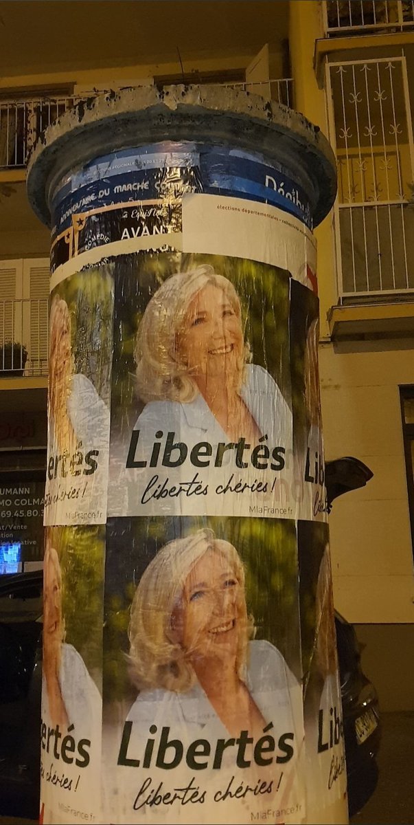 Th_ESTEVE's tweet photo. 🔵 Nuit de collage pour les jeunes de Génération Nation #Alsace !
En avant pour la victoire !
#Marine2022 #Colmar https://t.co/yMsgtrP09Z