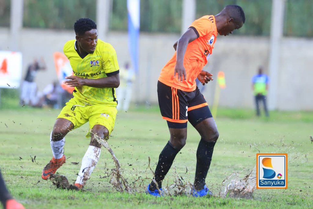 sanyukatv's tweet photo. #TOOMBRA | 1-0 | 61β | The home side are doing their best to keep hold of the ball, but they are being pressed by their opponents.
It's a very competitive contest.
#StarTimesUPL | #HomeOfSports https://t.co/TWaV9CX0MC