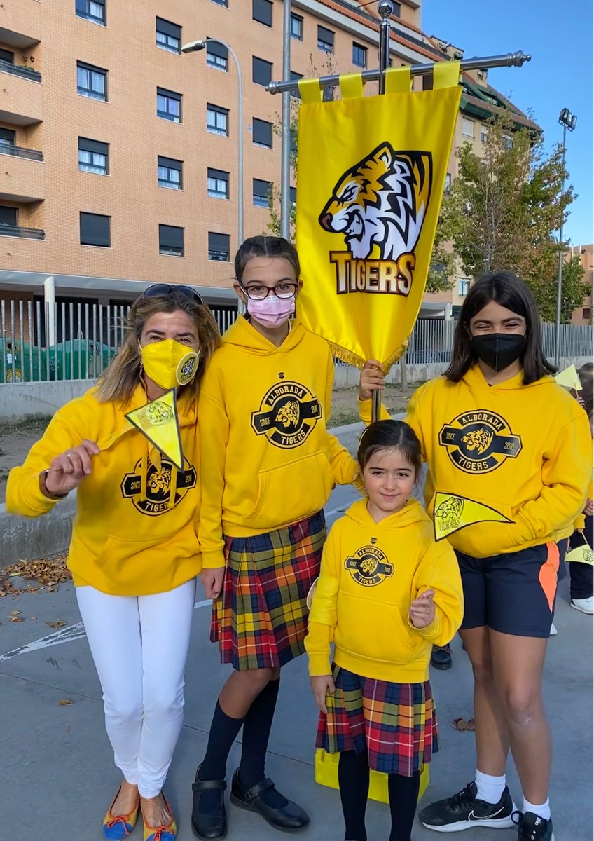 AlboradaColegio's tweet photo. ¡Hoy hemos conocido a los Capitanes y Vicecapitanes de las Houses! 🦅 🐬 🐯 🦎 
Hemos escuchado sus discursos en la “Ceremonia de Inauguración”. Lucharemos 💪 en equipo por conseguir puntos para ganar la copa 🏆 de la casa.
¡Muchas suerte para todas las Houses!!!
#HousesAlborada https://t.co/Fy2g0zlfbW