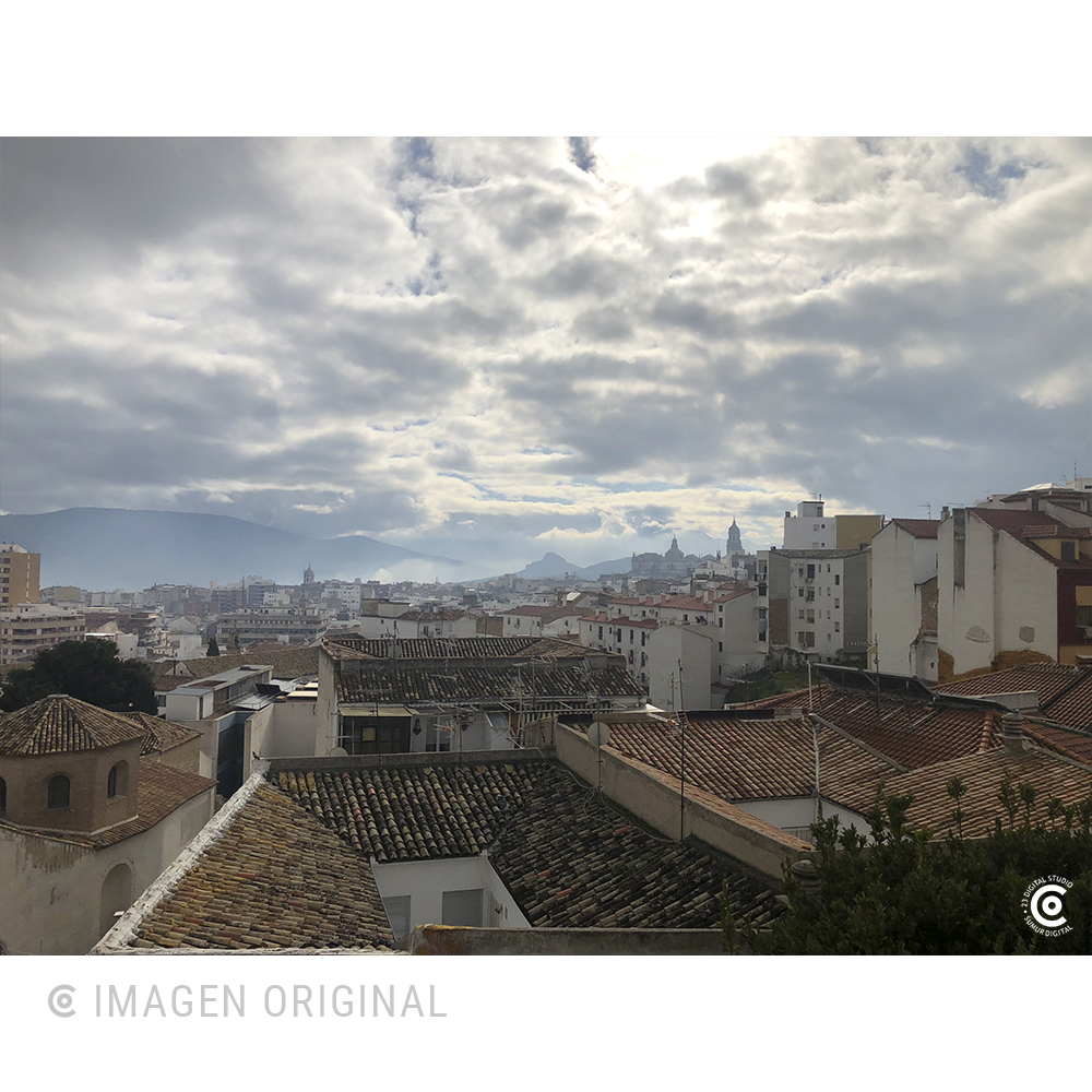 23DigitalStudio's tweet photo. Una imagen puede expresar miles de emociones dependiendo del punto de foco, la perspectivas o aspectos tan básicos como la edición. Y aquí tenemos un ejemplo de ello. 👀
¿Con qué opción os quedaríais?
#23digitalstudio #23DS #streetphotography #Photography #streetphotography https://t.co/BalCCLrp2n