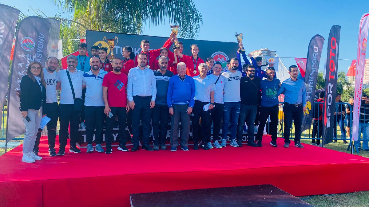 Adana ilinde yapılan Türkiye kros yarışında sporcum Ali Tunç Türkiye şampiyonu olmuştur takım halinde Van'ımız şampiyon olmuştur 🇹🇷 <a href="/kasapoglu/">Dr. Mehmet Kasapoğlu</a> <a href="/kamuranozden/">Kamuran ÖZDEN</a> <a href="/nevzatvan/">NEVZAT İNANC</a> <a href="/HarunYasargsb/">Harun YAŞAR</a> @AtletizmTAF <a href="/GSB_Van/">Van Gençlik ve Spor İl Müdürlüğü</a>