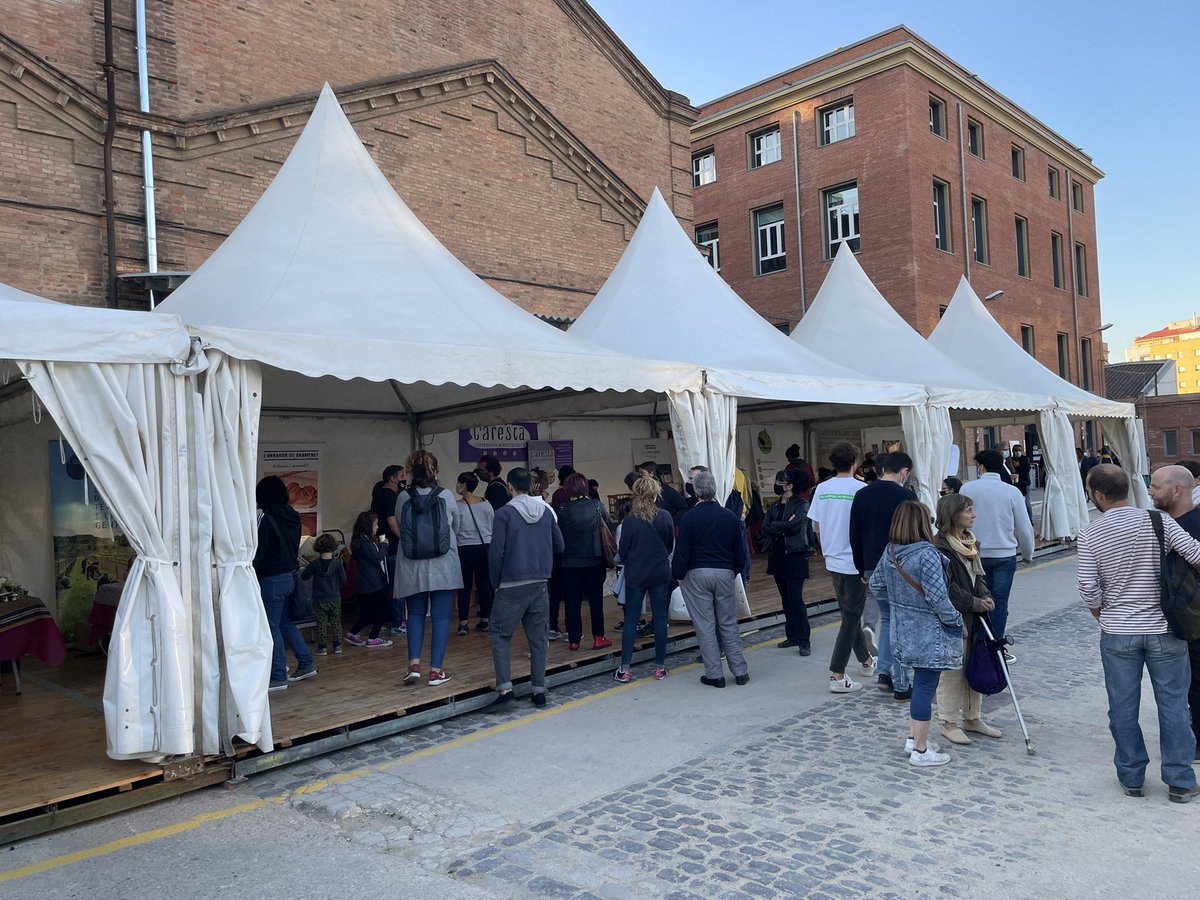 Andromines's tweet photo. La #FESC2021 fa possible tornar a trovar-nos, reconèixer-nos i debatre idees de transformació. 

La cocreació de l’Estratègia de transició ecosocial i el paper de la #ESS és clau. Com ens organitzem per a canviar el model actual? 

#energia #residus #alimentació #biodiversitat https://t.co/bAnoWXY6ps
