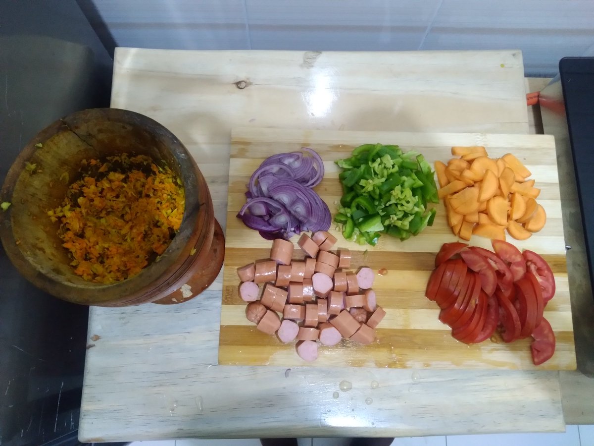 ThatNigger85's tweet photo. Tonight Project, easy food π
#StreetChef
#TheSimpleLifeofCertifiedChawa https://t.co/kyhaFw9tjh