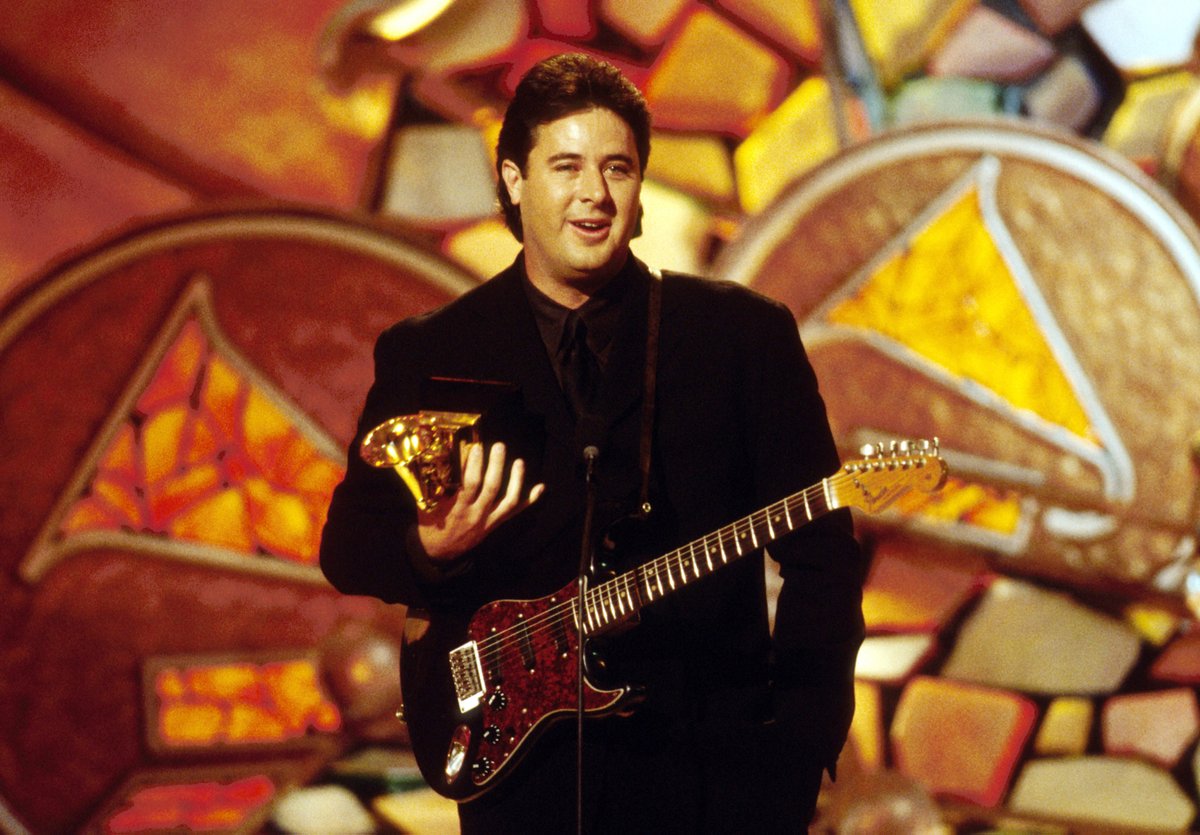 #VinceGill won his first GRAMMY in 1990 for Best Country Vocal Performance, Male for 'When I Call Your Name.'

⭐️ Since then he's gone on to win a total of twenty-one more #GRAMMYs.
