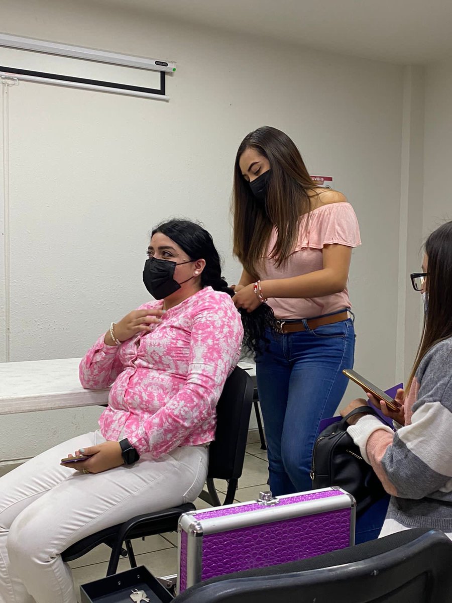 Acompañé a mis amigas de #MujeresRedSaltillo en la conferencia sobre prevención de #CáncerDeMama, impartida por la Dra.Gloria Flores.

Haciendo equipo mujeres <a href="/onmpri_saltillo/">OnmPRI Saltillo</a> nos sumamos en la donación de cabello para la elaboración de pelucas oncológicas.

#OctubreRosa 🌸🎀