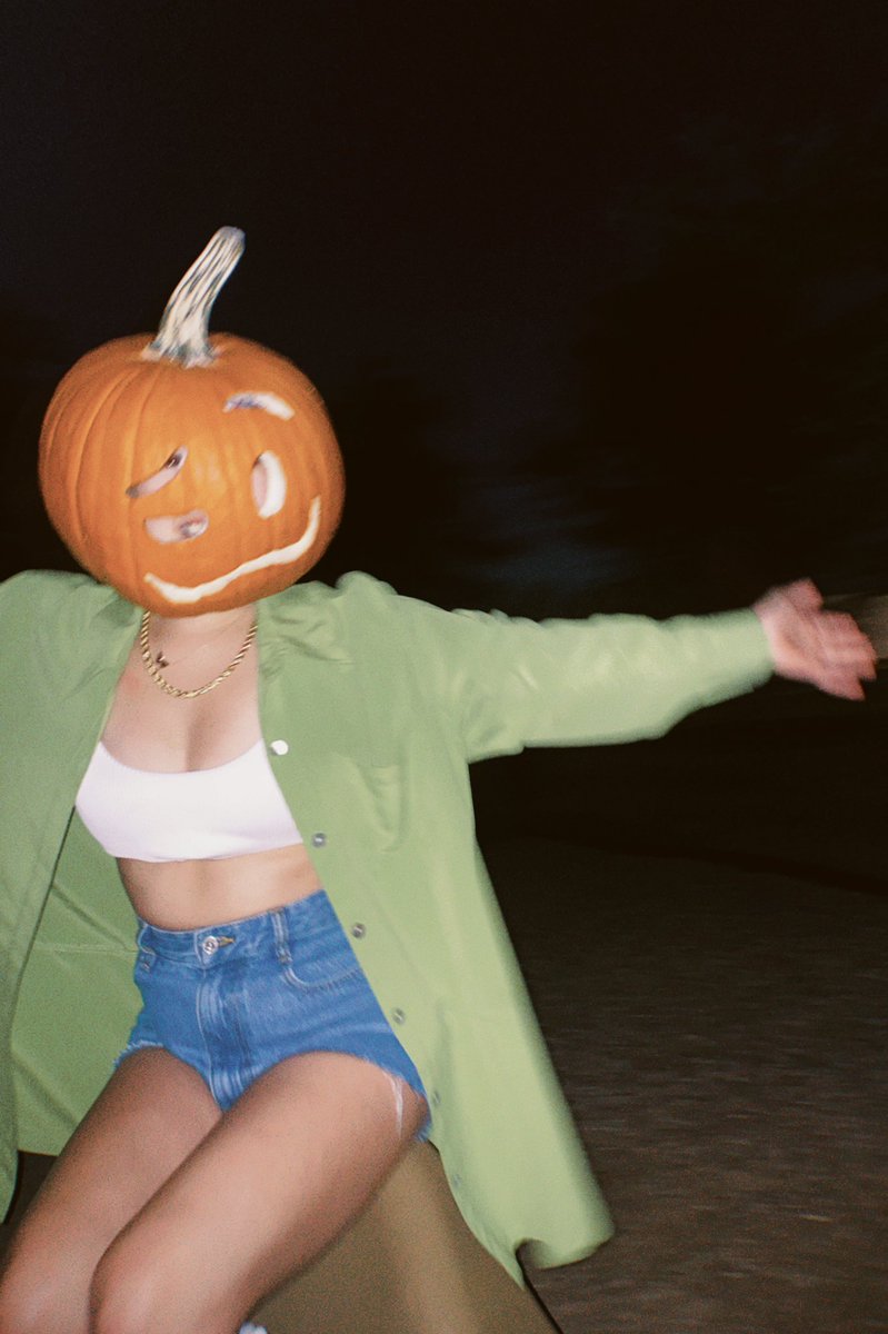 uyeniiee's tweet photo. scorpio szn https://t.co/USPe8SkckY