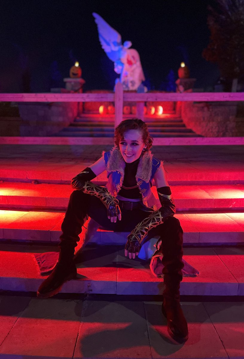 cybeee_'s tweet photo. It was so cool to finally wear Beau @EvermorePark!! Thank you @Marisha_Ray for making an amazing character that kickstarted my love for cosplay, dnd, and dope ass monk shit💙💙💙 
@CriticalRole #EvermorePark  #CritcalRole #BeauLionett #CriticalRolecosplay #beaucosplay https://t.co/c9rhrRdbJq