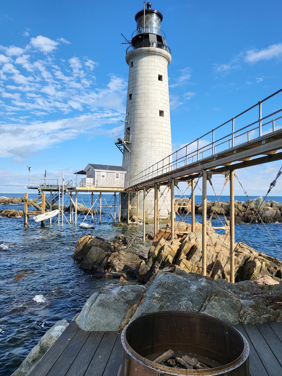 Boston_Light's tweet image. Hanging out with my friend @Graveslight this morning. It is a beautiful day at the #Lighthouse