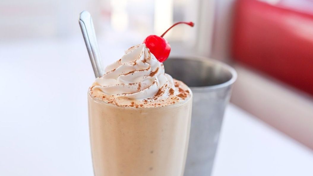 promenadepv's tweet image. Limited time only! 🎊 Get the pumpkin spice 🎃 shake or malt at @rubysdiner before they are gone! Do you love fall flavors? 🍁