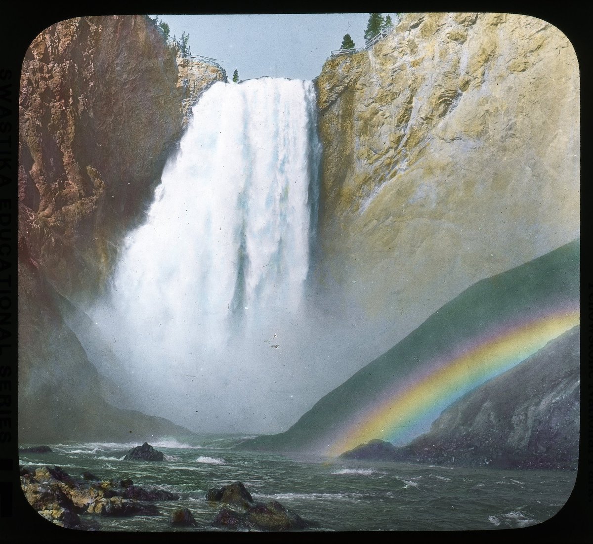 #YellowstoneNationalPark, #LowerFalls of the #YellowstoneRiver
#Yellowstone , Bryce Canyon, Crater Lake Moon Craters, 1959 - 1960
Series: Henry Peabody Collection, 1959 - 1960
Records of the #NationalParkService, 1785 - 2006