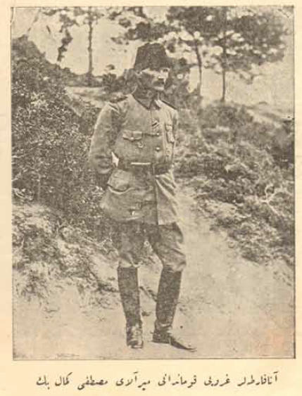 + Kur.Yb. Mustafa Kemal Bey Balkan Harbi'nde "Türk Ordusu'nun yüzüne sürülen namus lekesini silebilmek" için büyük bir hırs ve sabırla beklediği o "kutlu zaman"ı mümkün kılacak fırsata altı ay sonra Çanakkale Cephesi'nde kavuşacaktı.