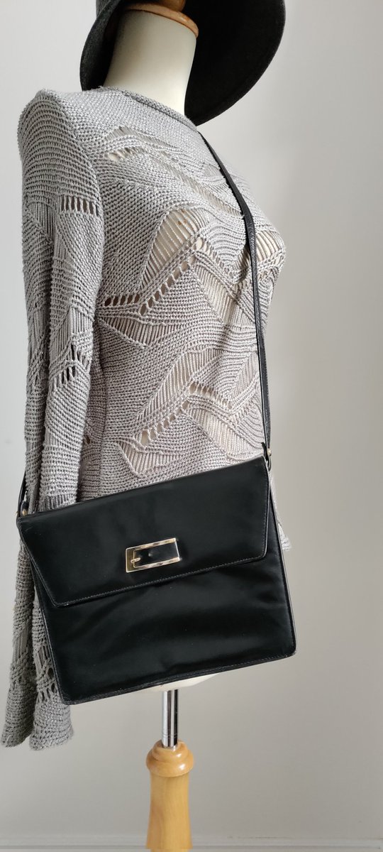 poetic_designs's tweet photo. New Arrival Chic and on Trend Vintage Black Leather Structured  Handbag #blackleatherbag #structuredbag #vintagehandbag #vintagepurse #leatherbag #handbags #onlineshopping at https://t.co/OALJTtZs02

#onlineshopping #fallfashion #sustainablefashion  #Vintagefashion #etsy https://t.co/q1nyp7hOEG