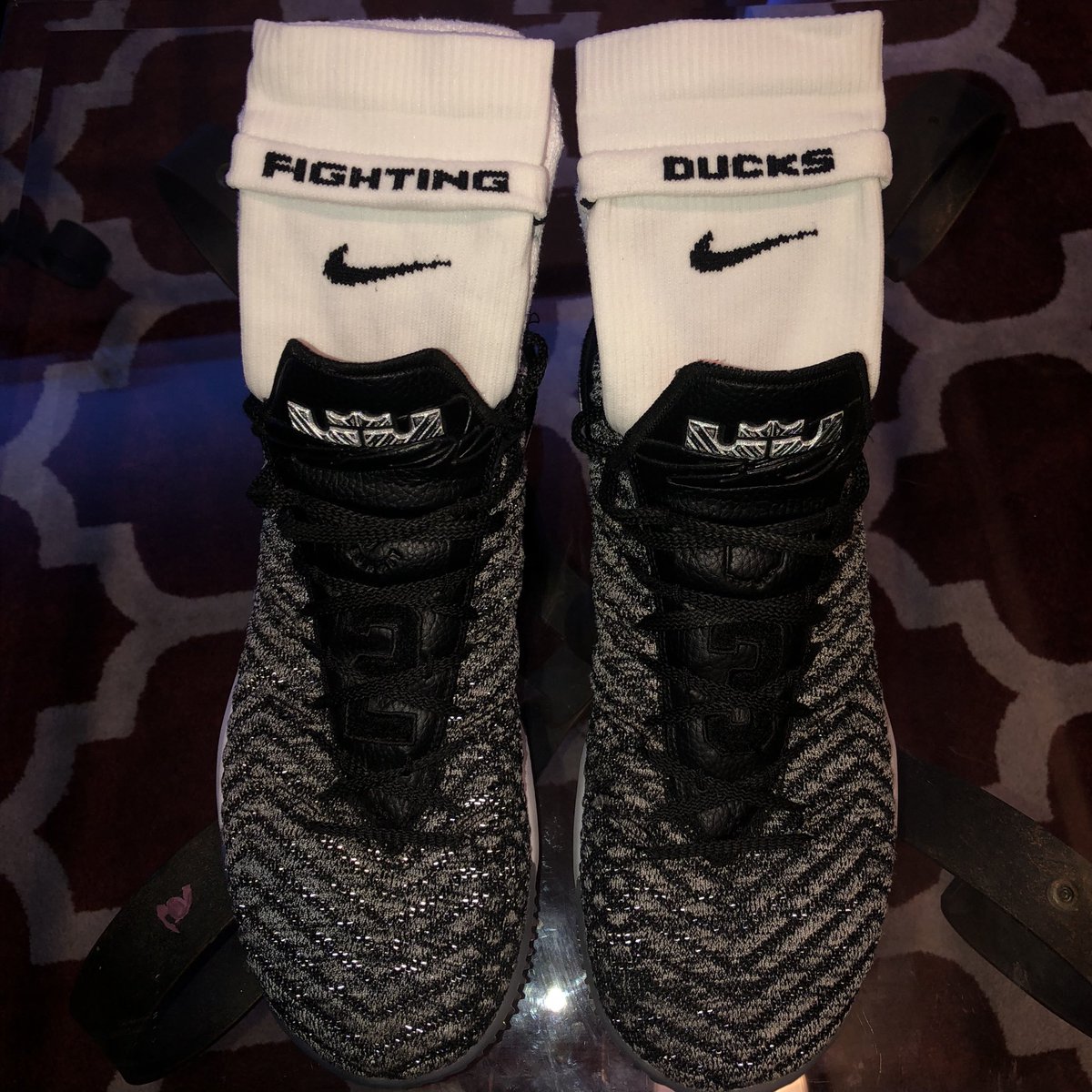 ConradicalOne's tweet photo. @siracchapman @georgewrighster @SportsChat503 @Mattyford01Ford @stromio1 @BigBoi @DuckJuiceDixon @badgordie1 @DatGreenblatt @JonahNHenderson White out + LeBron Cookies&amp;Cream 💚🤍🤍 #goducks #nofirearmsthough #justlotsofalcohol #howigameday

https://t.co/5yPjpxz8JR https://t.co/nwVmCAmyLq