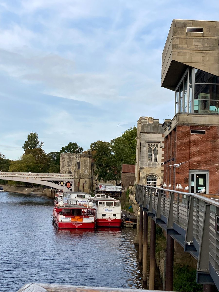 CCRoggatz's tweet photo. Today brought a #ChangeInPerspective: ship-spotting with William & @DrChrisHackney in York. Highly recommended! Now I know there’s red boats, Lunch-Boats, Banana-Boats & you have to wave to every one passing by if not distracted by the train instead ❤️😂 #simplethings #kidseyes https://t.co/rjNVvmtpH5