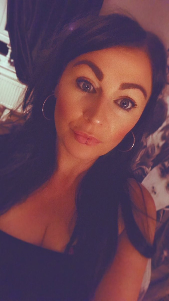 AnniexxKaren's tweet photo. Evening ๐ป๐ #PartyForOne #KitchenRaving #SaturdayFeeling https://t.co/I7R8hykuOg