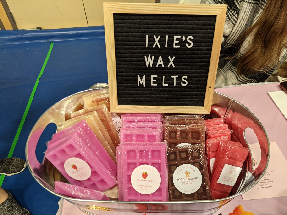 L'<a href="/ESCStFXavier/">École secondaire catholique Saint-François-Xavier</a> était très bien représentée aujourd'hui à la vente de produits artisanales sous le thème : Les trésors d'automne. Mme Mitchell et Mme St-Onge représentaient les Sweet Adeline. Camryn et Emily travaillaient à la cuisine.Tandis que Mme Anderson vendait ses produits.