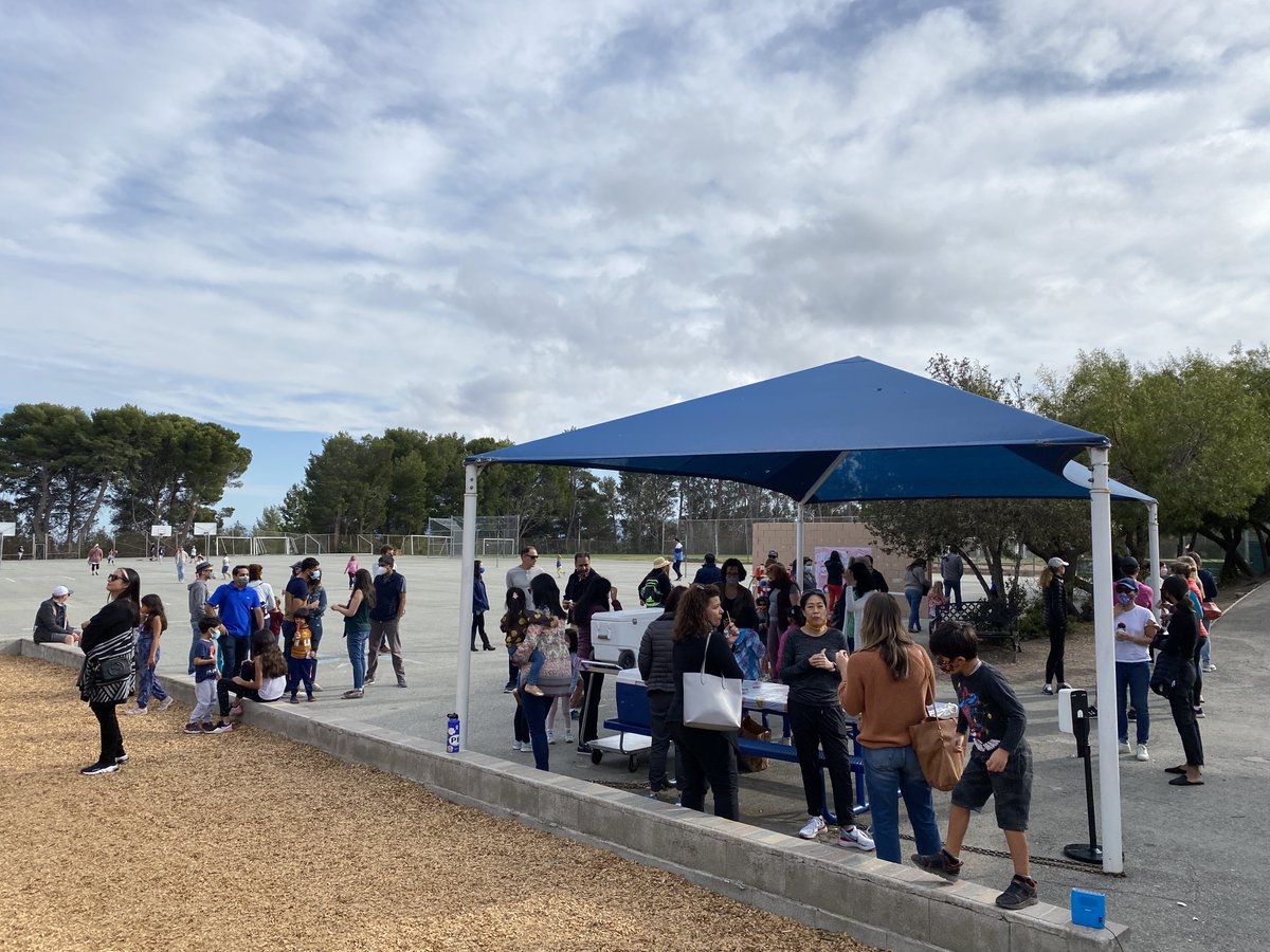 HeatherSCSD's tweet photo. Thank you PTA partners for hosting such an enjoyable community-building event last weekend! It was fantastic to see so many Heather families enjoying ice cream, playing, and visiting right before the rain hit soon after! Some saw the inside of our campus for the first time! https://t.co/m8E2KCf4Ki