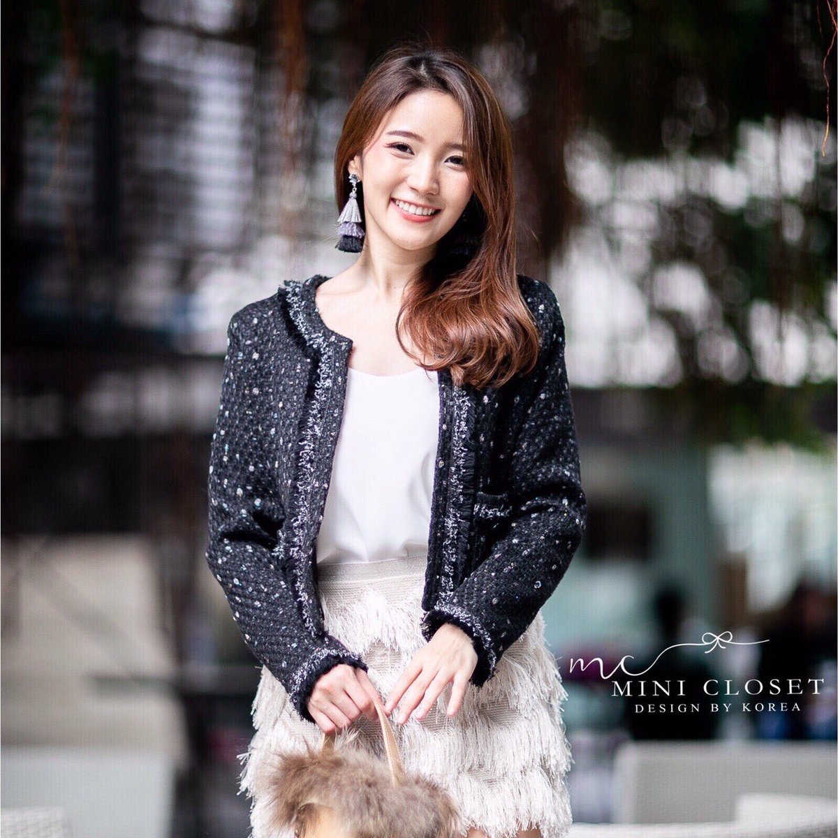 SimplyStore_BK's tweet photo. JC023: 690บ💖เสื้อคลุมผ้าดีไซน์ไฮโซมีกระเป๋าซ้ายขวา ซับในอย่างดีทั้งตัวเนื้อผ้าหนาสุดๆใส่แล้วดูแพงมาก ใช้ได้หลายโอกาสเลยค่า/Freesize อกปิด���ะขอ 34” บ่า14” วงแขน18” แขน22” ยาว18”#เสื้อคลุมทำงาน #เสื้อคลุมไปงาน #เสื้อคลุมแขนยาว #เสื้อสูทผู้หญิง #เสื้อคลุม #เสื้อคลุมสีดำ https://t.co/2JgzCdnUue