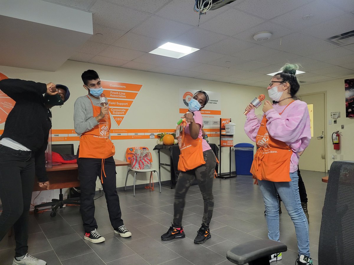 #CAMandfriends2021 having fun with Karaoke at 6177. <a href="/__CeCiMe/">Ceci</a> <a href="/EstherASDS/">Esther</a> <a href="/TDonnelly921/">Tiffany Donnelly</a>