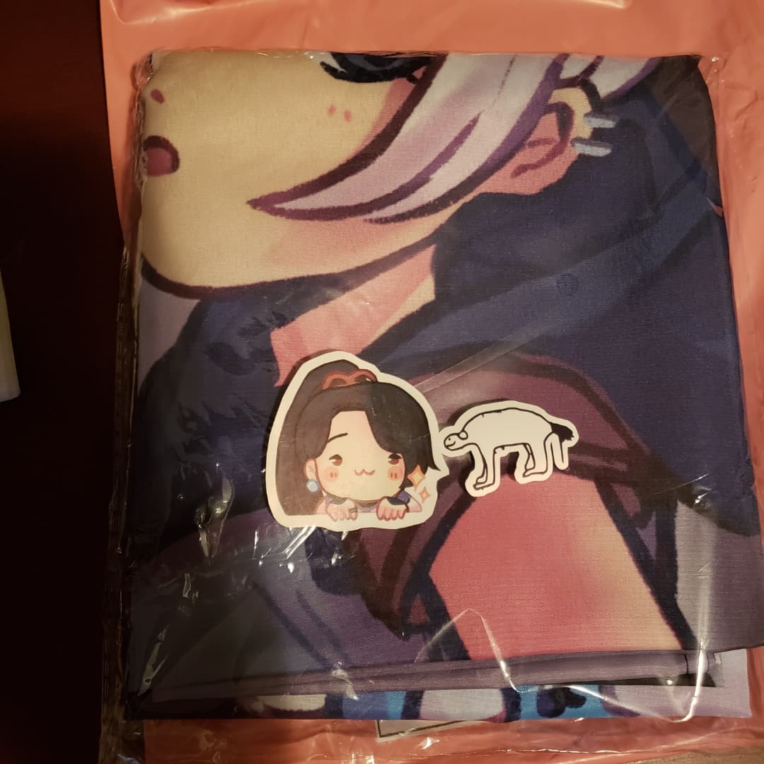 GhastlyTv_'s tweet photo. Finally got a nice picture of my Jett x Altaria tapestry by @kiraachu_

I love this crossover from 2 of my favorite games!

Thank you for the stickers that came with the note. 🧡👻 https://t.co/5sJaKmpNcx